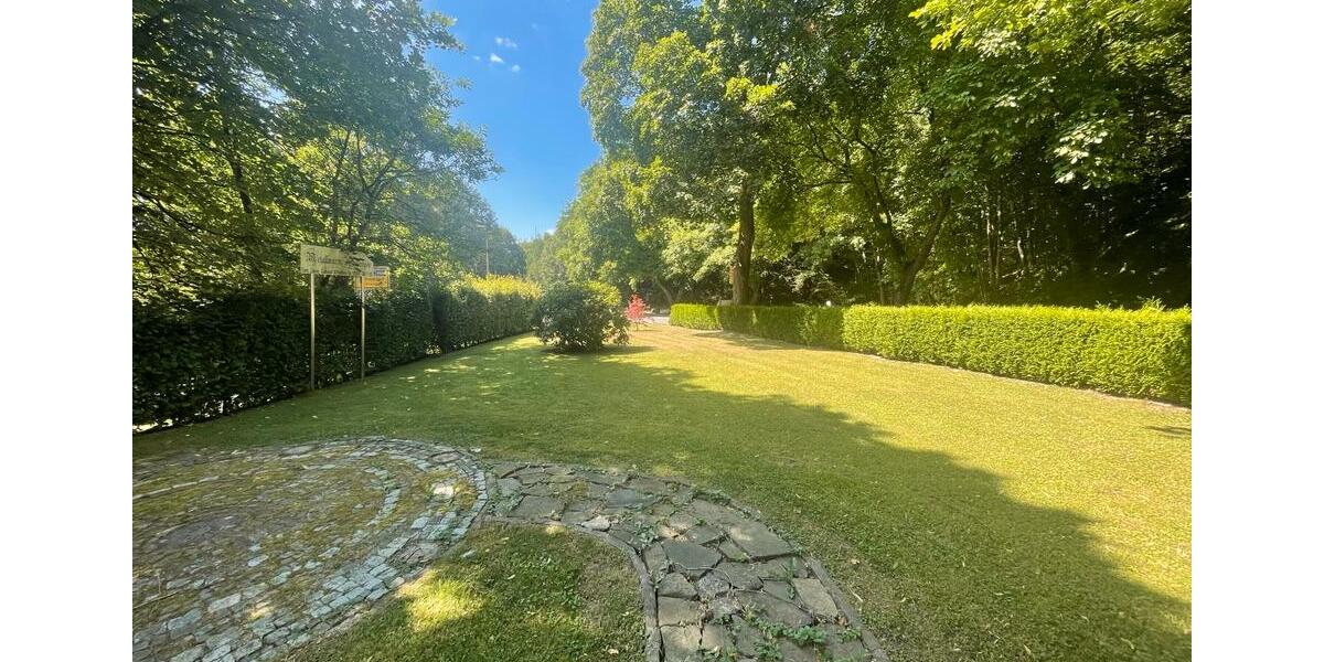 Doppelhaushälfte Reichshof - 9 Zimmer, 320 m&sup2;, 400.000&euro; | Angebot:27030689