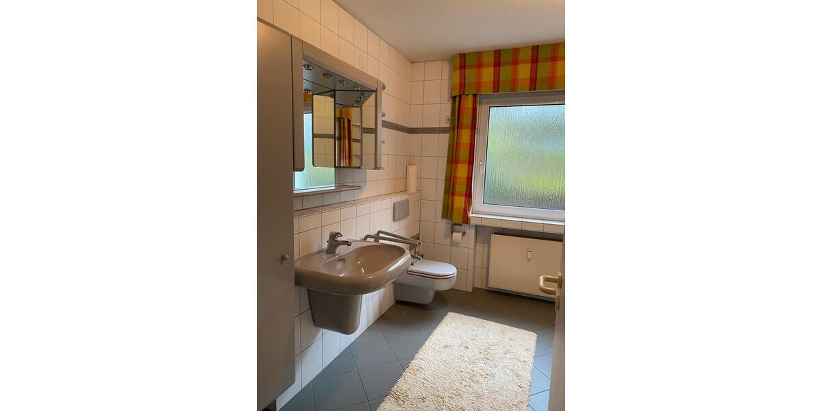 Etagenwohnung Gummersbach Hepel - 3 Zimmer, 140 m&sup2;, 1.180&euro; | Angebot:25719971