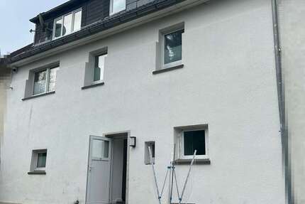 Haus Finnentrop - 8 Zimmer, 230 m&sup2;, 259.000&euro; | Angebot:25988494