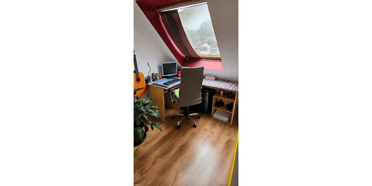 Dachgeschoßwohnung Gummersbach Berstig Süd - 1 Zimmer, 20 m&sup2;, 400&euro; | Angebot:25810556