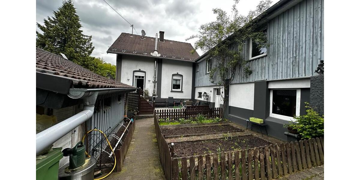 Einfamilienhaus Gummersbach Berstig Süd - 8 Zimmer, 183 m&sup2;, 360.000&euro; | Angebot:26613918