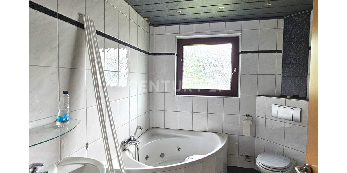 Attraktive Kapitalanlage mit Potenzial: Mehrfamilienhaus mit 6 Eigentumswohnungen & Garagen in Hemer - Mehrfamilienhaus, Wohnhaus Hemer | Angebot:27469088