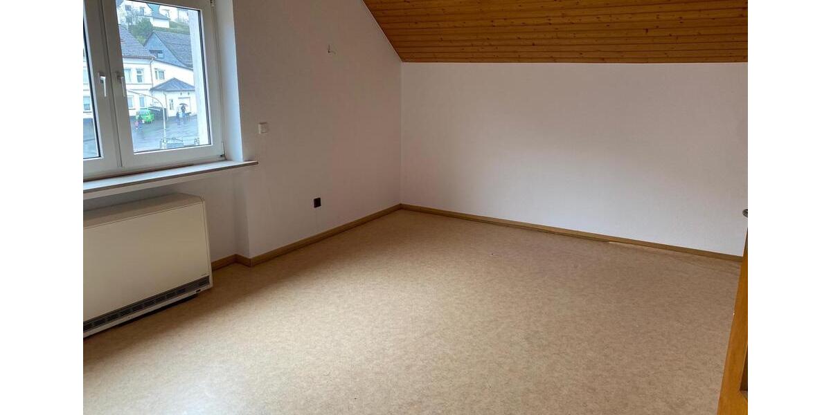 Dachgeschoßwohnung Werdohl - 4 Zimmer, 75 m&sup2;, 275&euro; | Angebot:25803661