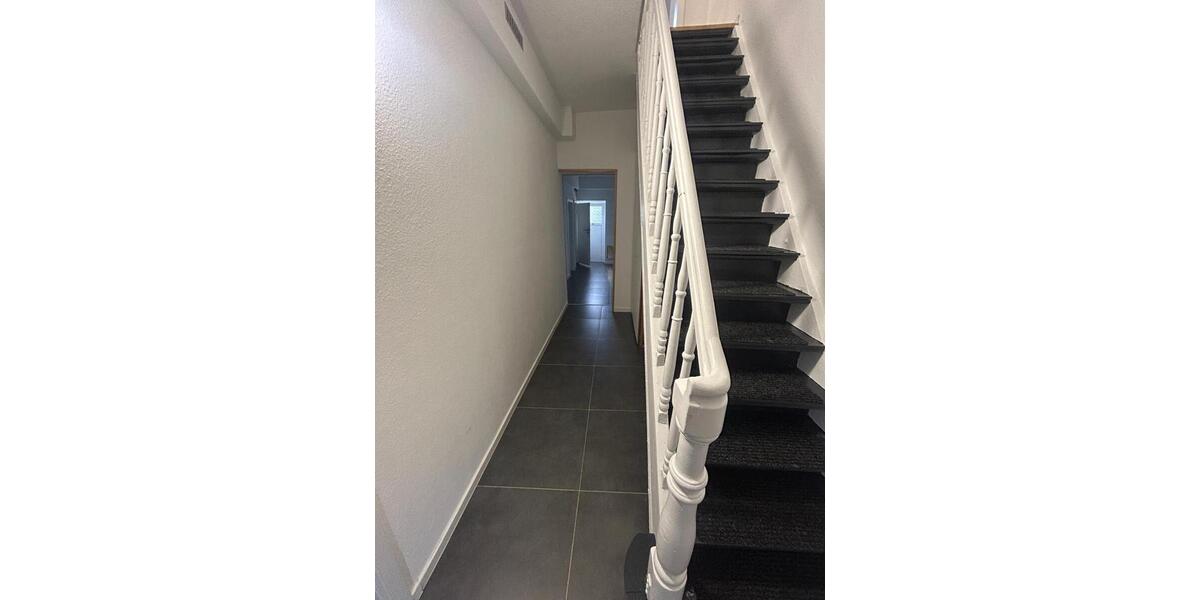 Reihenhaus Finnentrop - 8 Zimmer, 230 m&sup2;, 1.840&euro; | Angebot:26420072