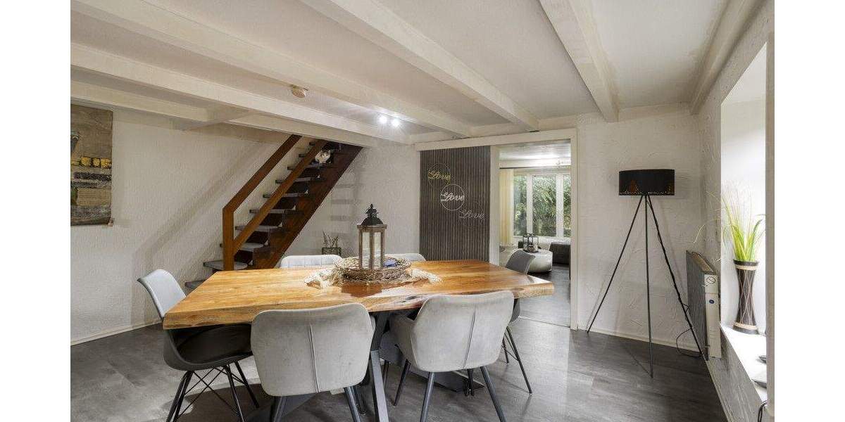 Außergewöhliches Anwesen mit mehreren Häusern mitten in der Natur - Einfamilienhaus Wipperfürth | Angebot:23973687