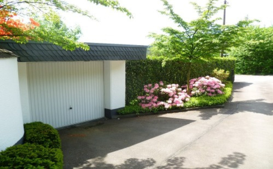 Villa Gummersbach - 6 Zimmer, 250 m&sup2;, 2.150&euro; | Angebot:25216498