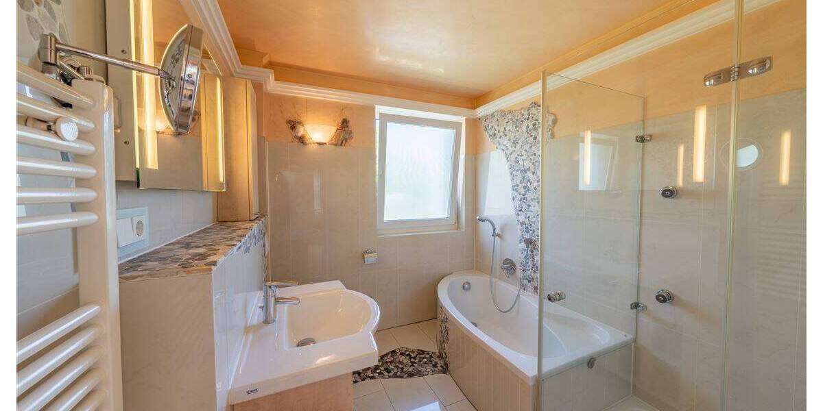 Hochwertige Penthouse-Wohnung mit großem Balkon und Kfz-Stellplätzen - Etagenwohnung Lüdenscheid Hellersen | Angebot:25568111