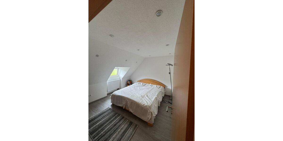 Doppelhaushälfte Finnentrop - 8 Zimmer, 180 m&sup2;, 350.000&euro; | Angebot:26611882