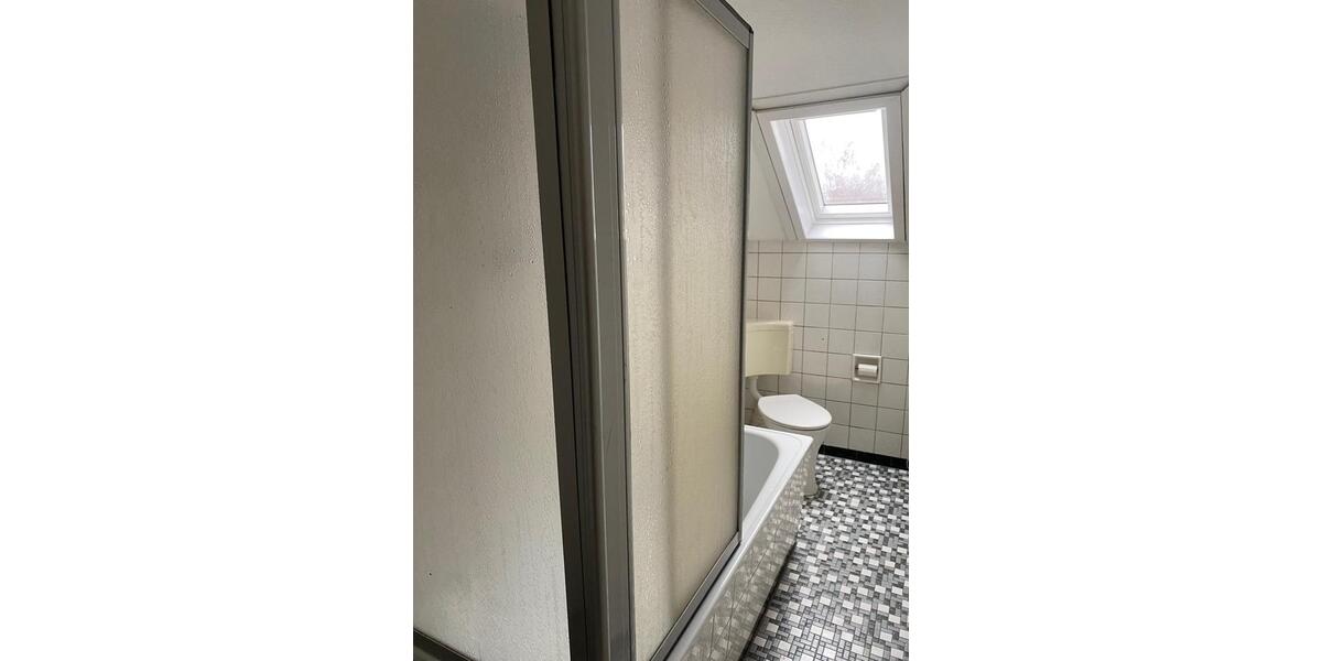 Dachgeschoßwohnung Werdohl - 4 Zimmer, 75 m&sup2;, 275&euro; | Angebot:25803661