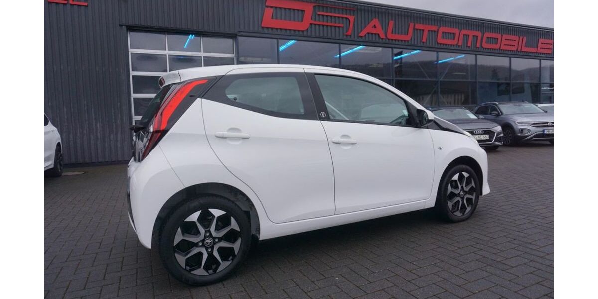 Toyota Aygo (X) 10.189 km 11.990 &euro; Plettenberg 58840