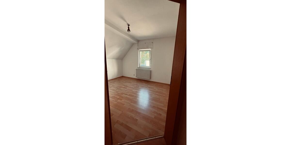 Dachgeschoßwohnung Finnentrop - 1 Zimmer, 80 m&sup2;, 650&euro; | Angebot:26380606