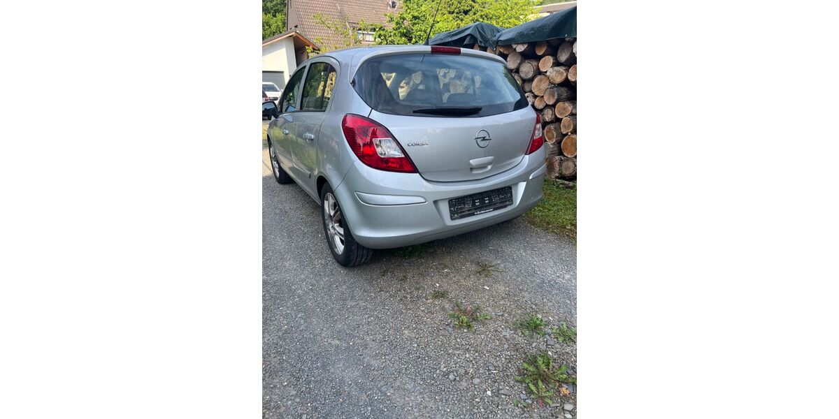 Opel Corsa 111.800 km 3.300 &euro; Bergneustadt 51702