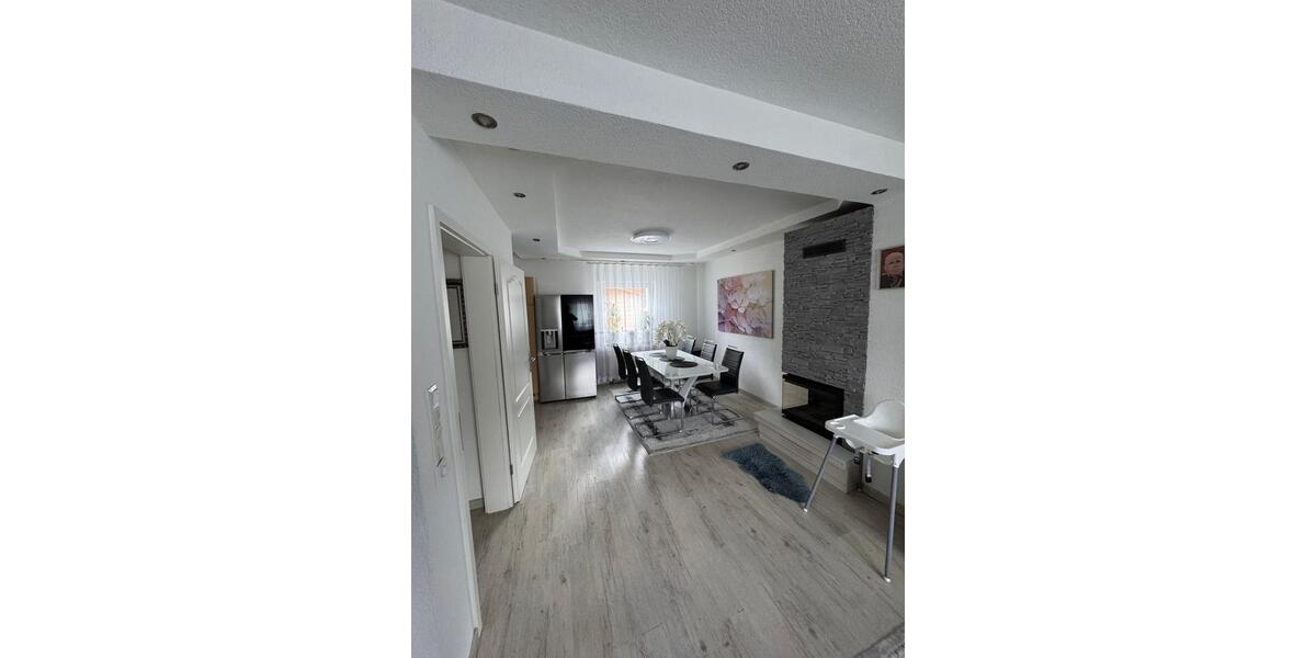 Doppelhaushälfte Finnentrop - 8 Zimmer, 180 m&sup2;, 350.000&euro; | Angebot:26611882