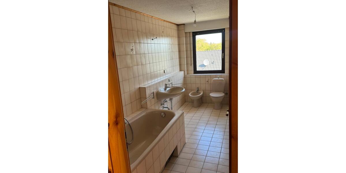 Etagenwohnung Menden (Sauerland) Berkenhofskamp - 6 Zimmer, 167 m&sup2;, 240.000&euro; | Angebot:26610251