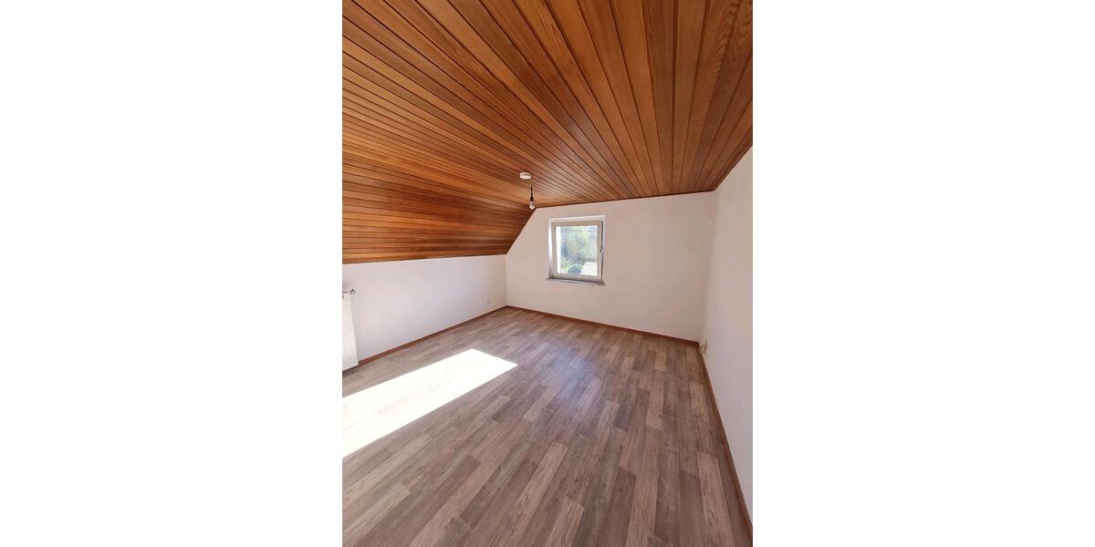 Dachgeschoßwohnung Reichshof - 3 Zimmer, 79 m&sup2;, 550&euro; | Angebot:27602955