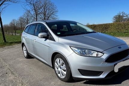 Ford Focus 180.000 km 5.700 &euro; Hückeswagen 42499