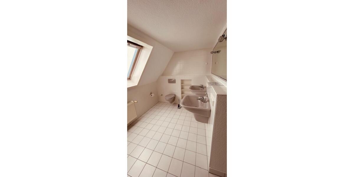 Etagenwohnung Halver - 3 Zimmer, 117 m&sup2;, 900&euro; | Angebot:23226715