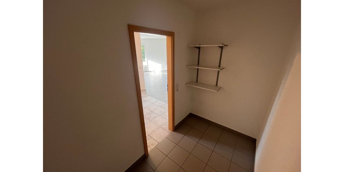 3 Zimmer, Balkon, Küche, Diele, Bad, Gäste Bad. - 3- Plettenberg Eschen | Angebot:25416152