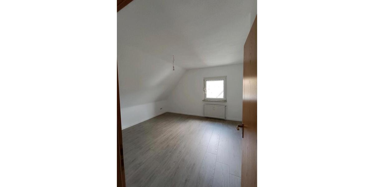 Dachgeschoßwohnung Gummersbach Berstig Süd - 4 Zimmer, 85 m&sup2;, 850&euro; | Angebot:25900207