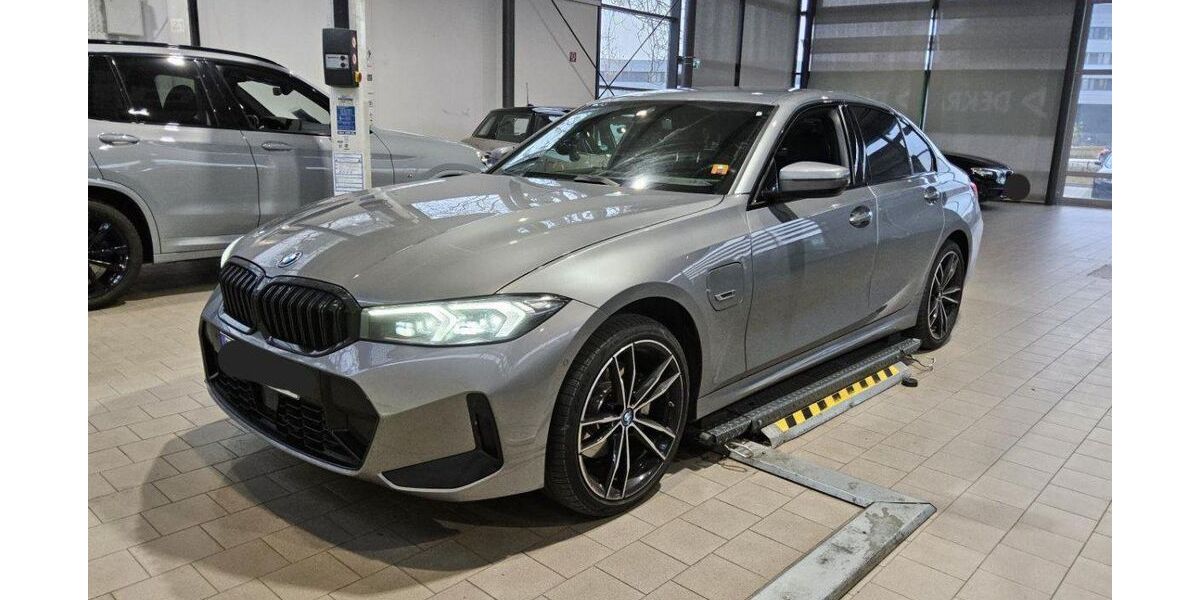 BMW 330 87.183 km 34.815 &euro; Hagen 58091