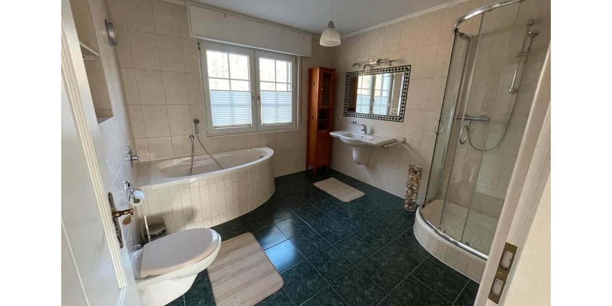 Doppelhaushälfte Reichshof - 9 Zimmer, 320 m&sup2;, 400.000&euro; | Angebot:27030689
