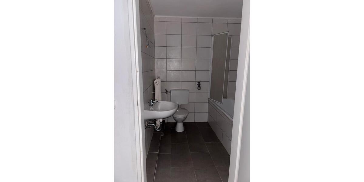 Hochparterre Bergneustadt - 2 Zimmer, 62 m&sup2;, 98.000&euro; | Angebot:26946323