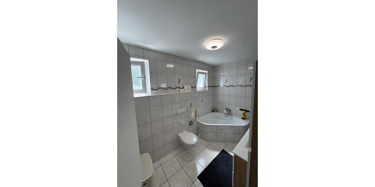 Doppelhaushälfte Finnentrop - 8 Zimmer, 180 m&sup2;, 350.000&euro; | Angebot:26611882