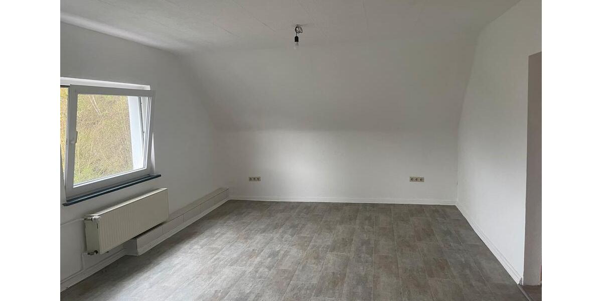 Dachgeschoßwohnung Iserlohn - 3.5 Zimmer, 80 m&sup2;, 500&euro; | Angebot:25538385