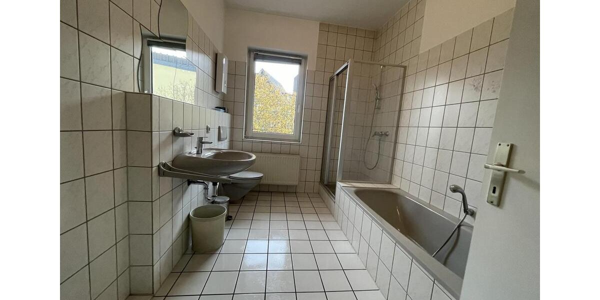 Etagenwohnung Gummersbach - 2 Zimmer, 83 m&sup2;, 700&euro; | Angebot:25417283