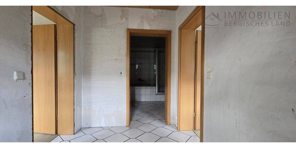 Einfamilienhaus Hückeswagen Innenstadt - 6 Zimmer, 242 m&sup2;, 449.000&euro; | Angebot:26867652