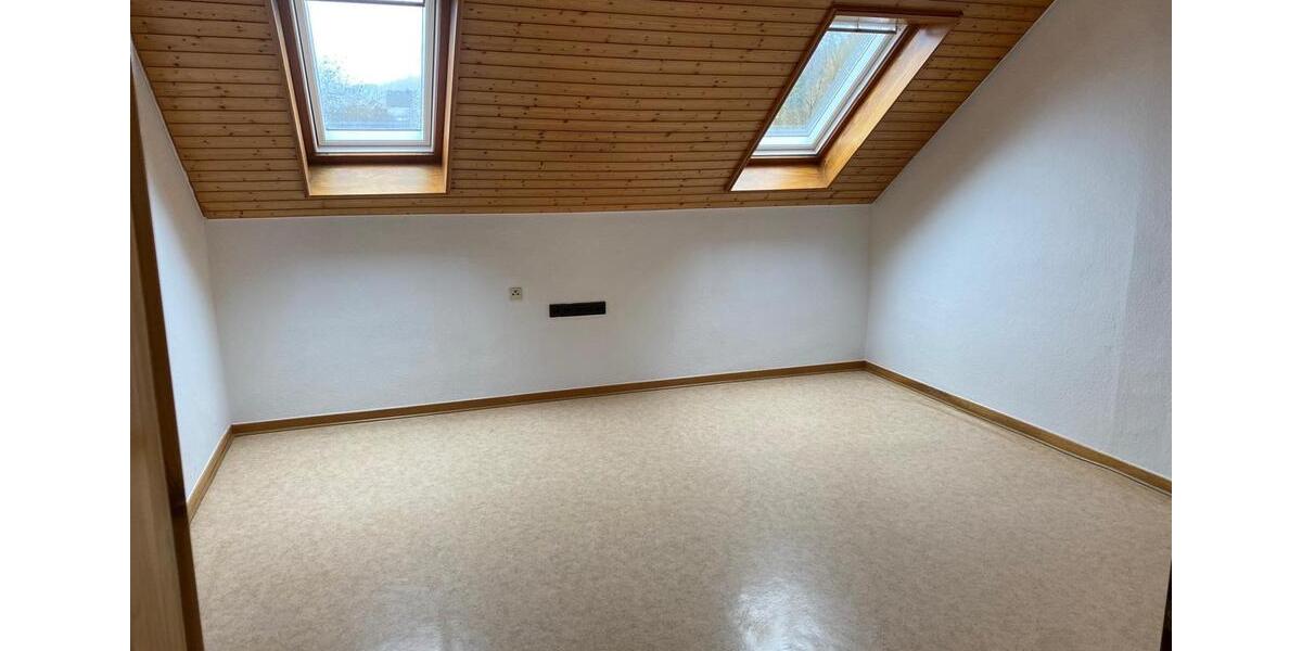 Dachgeschoßwohnung Werdohl - 4 Zimmer, 75 m&sup2;, 275&euro; | Angebot:25803661