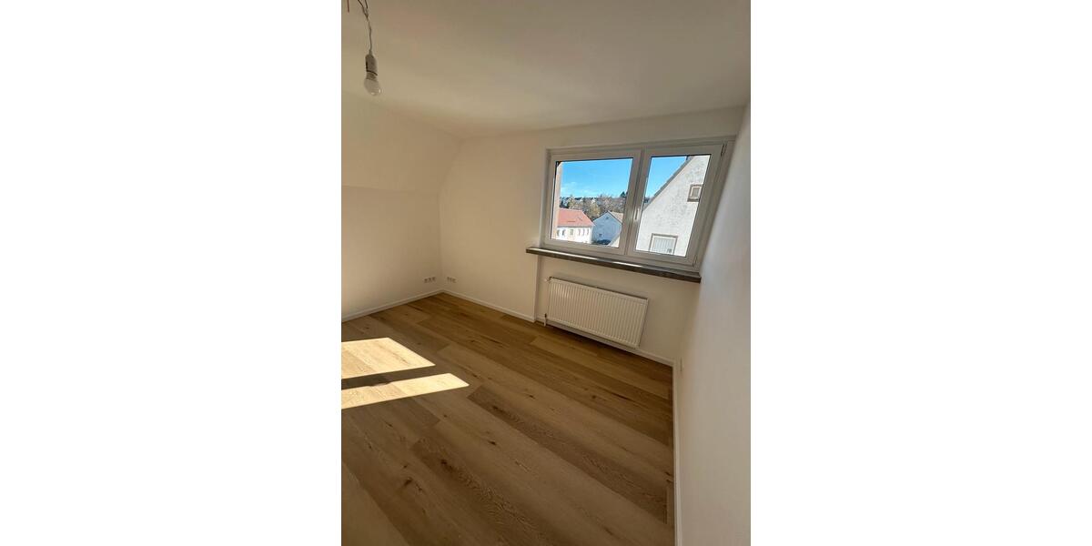 Dachgeschoßwohnung Lüdenscheid Othlinghausen - 3 Zimmer, 75 m&sup2;, 880&euro; | Angebot:26582026