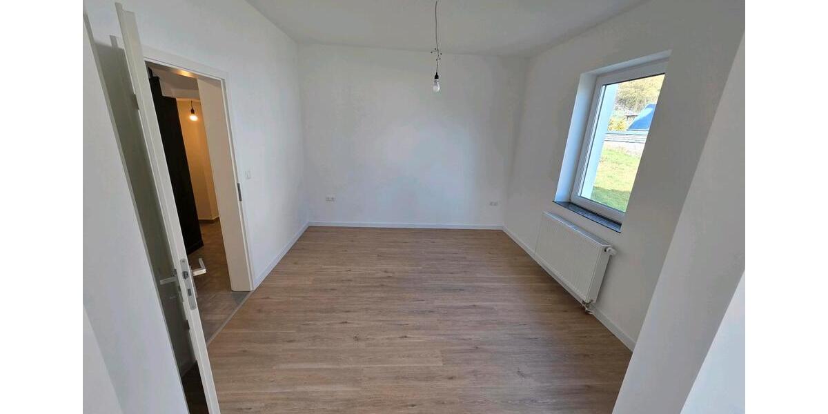 Einfamilienhaus Sundern (Sauerland) - 4 Zimmer, 140 m&sup2;, 1.400&euro; | Angebot:25975946