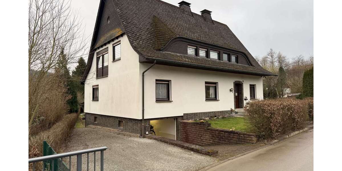 Einfamilienhaus Finnentrop-Frielentrop Frielentrop - 10 Zimmer, 160 m&sup2;, 270.000&euro; | Angebot:25907349