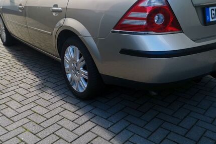 Ford Mondeo 179.999 km 3.999 &euro; Radevormwald 42477