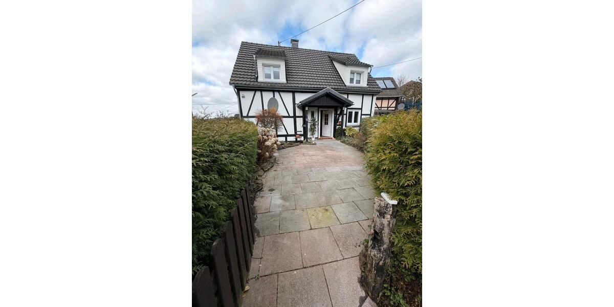 Einfamilienhaus Bergneustadt - 5 Zimmer, 130 m&sup2;, 245.000&euro; | Angebot:25547124