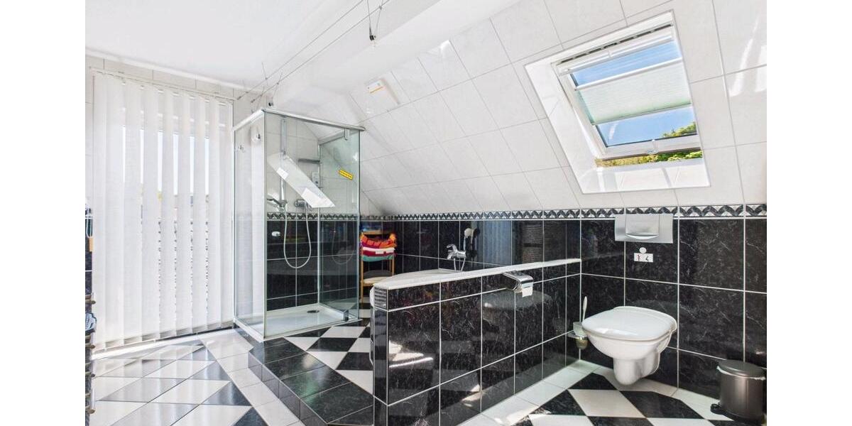 Einfamilienhaus Hückeswagen - 16 Zimmer, 241 m&sup2;, 655.000&euro; | Angebot:27147052