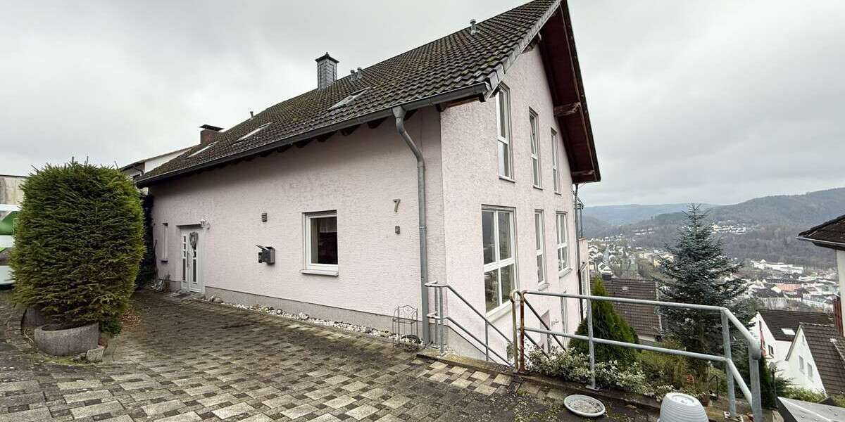 Einfamilienhaus Werdohl - 7 Zimmer, 317 m&sup2;, 370.000&euro; | Angebot:25454251