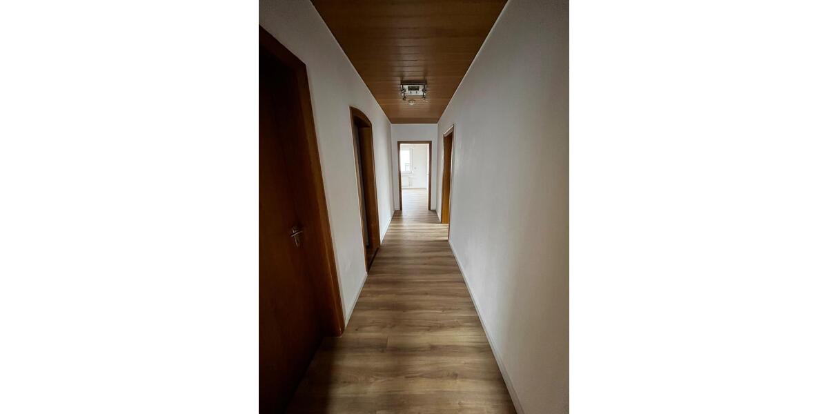 Etagenwohnung Finnentrop - 6 Zimmer, 145 m&sup2;, 980&euro; | Angebot:26005052