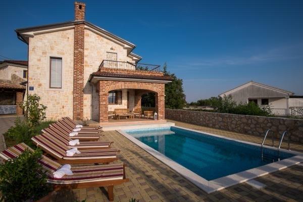 Villa Sundern (Sauerland) - 3 Zimmer, 130 m&sup2;, 670.000&euro; | Angebot:26164913