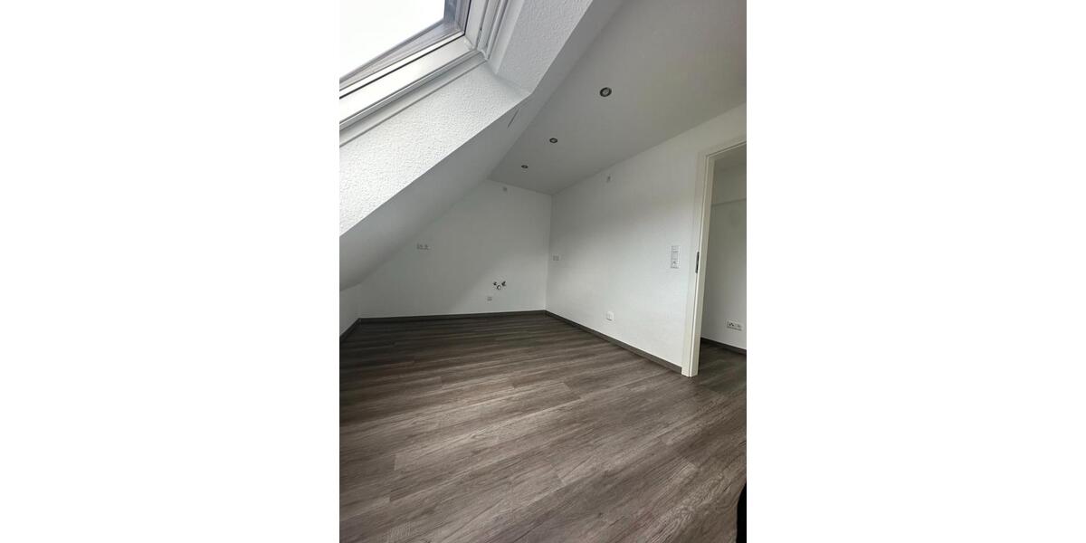 Dachgeschoßwohnung Iserlohn - 2.5 Zimmer, 80 m&sup2;, 796&euro; | Angebot:26717399