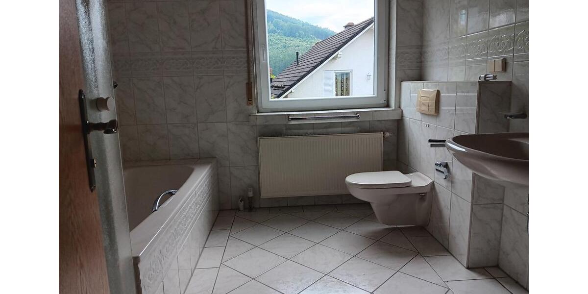 Mehrfamilienhaus, Wohnhaus Finnentrop - 390.000&euro; | Angebot:27081991