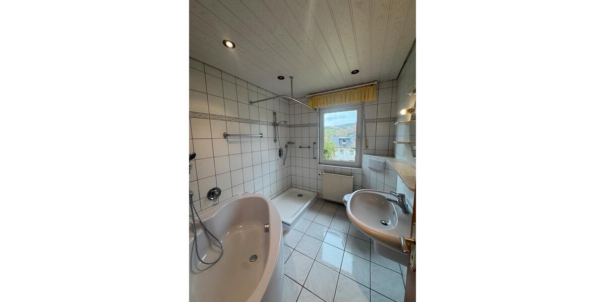 Doppelhaushälfte Sundern (Sauerland) - 4.5 Zimmer, 200 m&sup2;, 920&euro; | Angebot:25935964