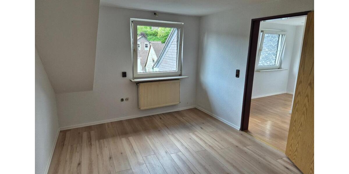 Dachgeschoßwohnung Gummersbach Berstig Süd - 1.5 Zimmer, 35 m&sup2;, 375&euro; | Angebot:26439673