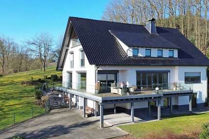 Haus Sundern (Sauerland) - 8 Zimmer, 363 m&sup2;, 845.000&euro; | Angebot:26018236