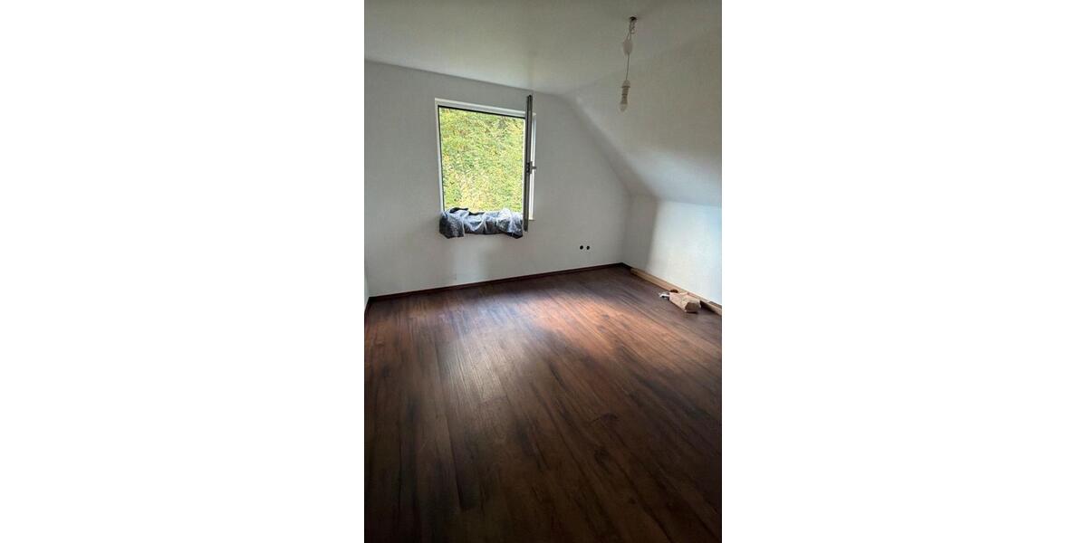 Dachgeschoßwohnung Lüdenscheid Othlinghausen - 3 Zimmer, 85 m&sup2;, 750&euro; | Angebot:27628710