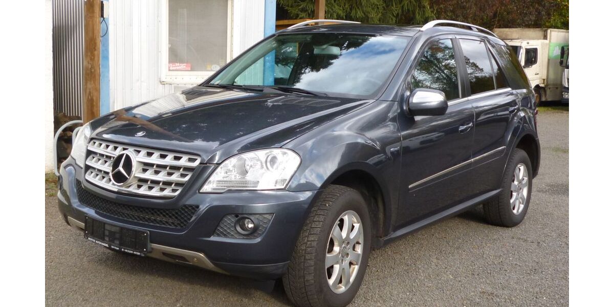 Mercedes-Benz ML 300 217.454 km 12.490 &euro; Gummersbach 51643