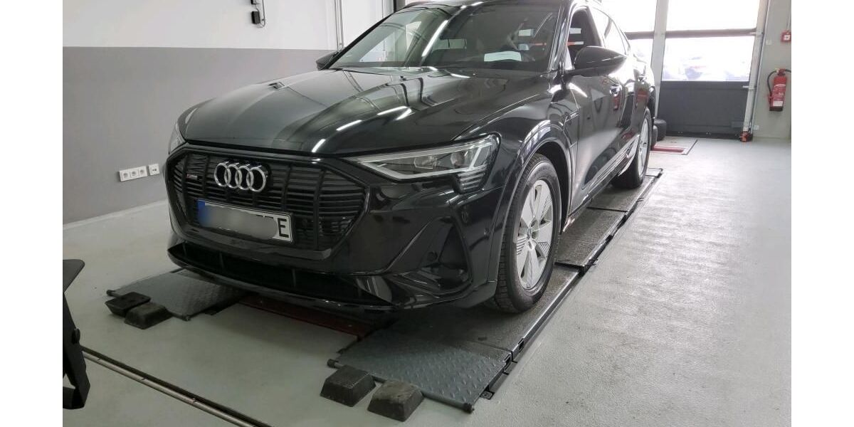 Audi e-tron 38.443 km 36.680 &euro; Hagen 58091