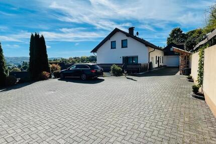 Haus Attendorn - 12 Zimmer, 250 m&sup2;, 485.000&euro; | Angebot:24850862