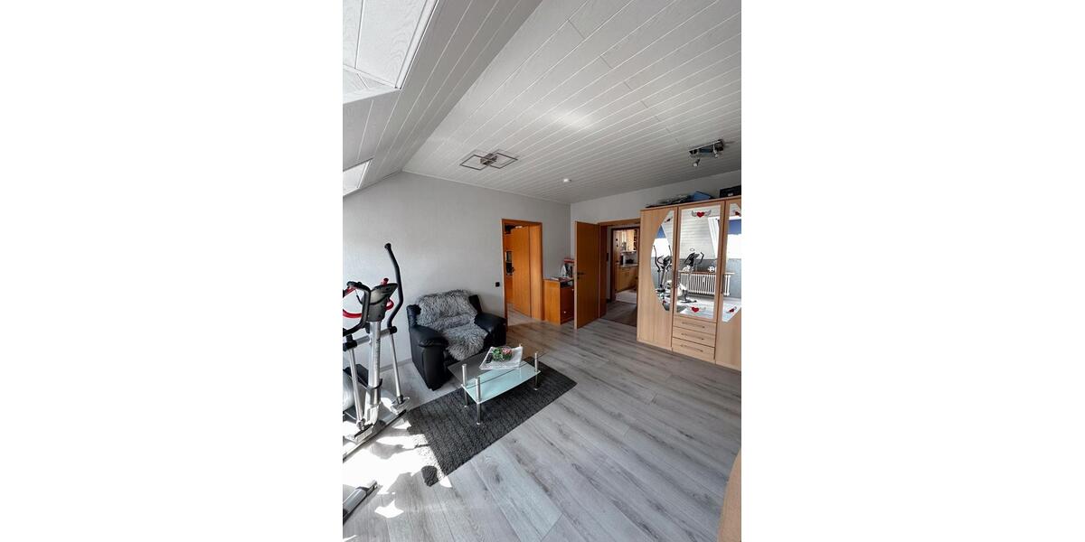 Dachgeschoßwohnung Halver - 4 Zimmer, 105 m&sup2;, 198.000&euro; | Angebot:27298978